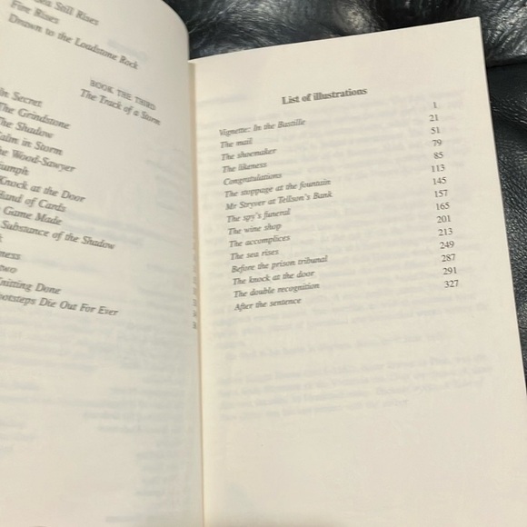 Book: A Tale of Two Cities by Charles Dickens classic story - Picture 5 of 11